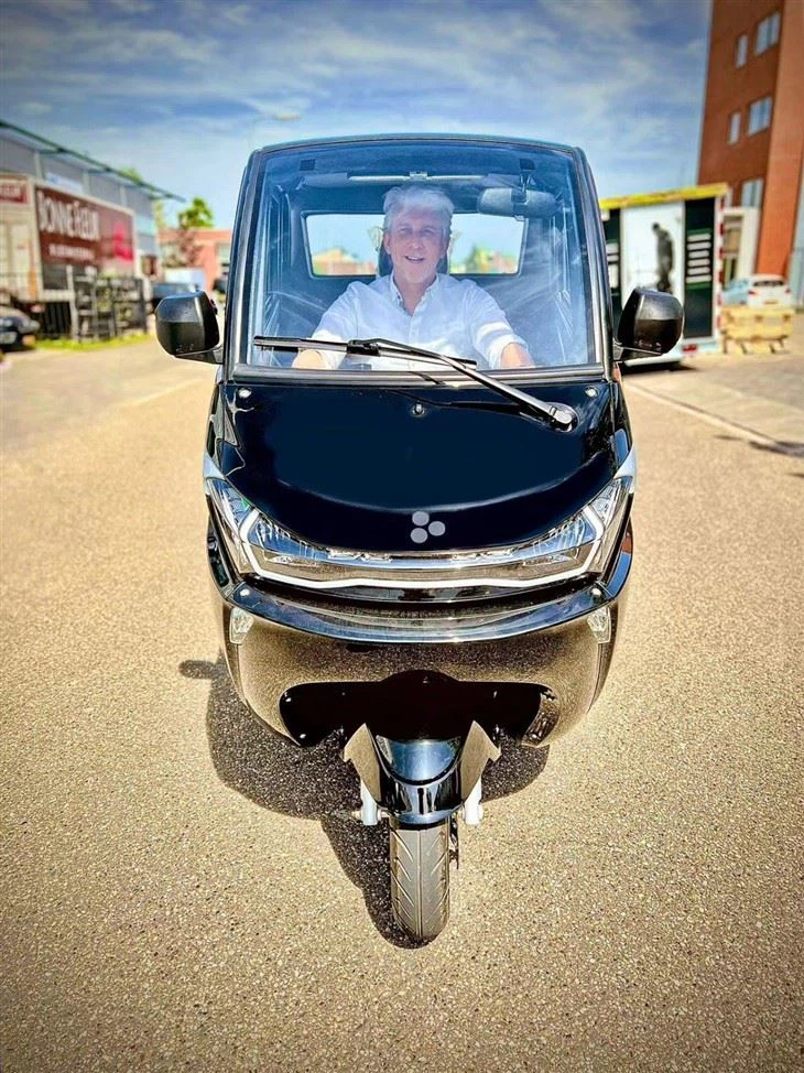 Cheap Price Low Speed Three Wheel Cabin Motorcycle For Sale Cheap Price Low Speed Three Wheel Cabin Motorcycle For Sale