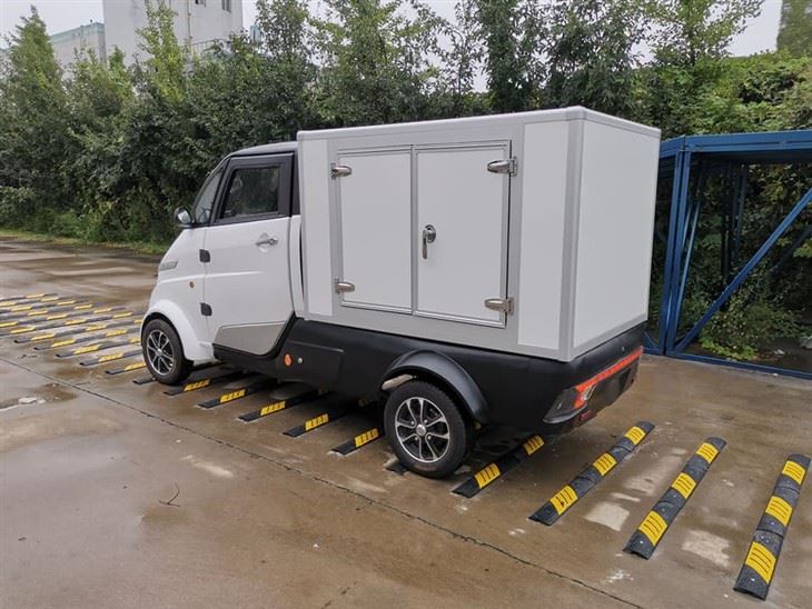 EEC dostavna vozila Električni automobil J2-P